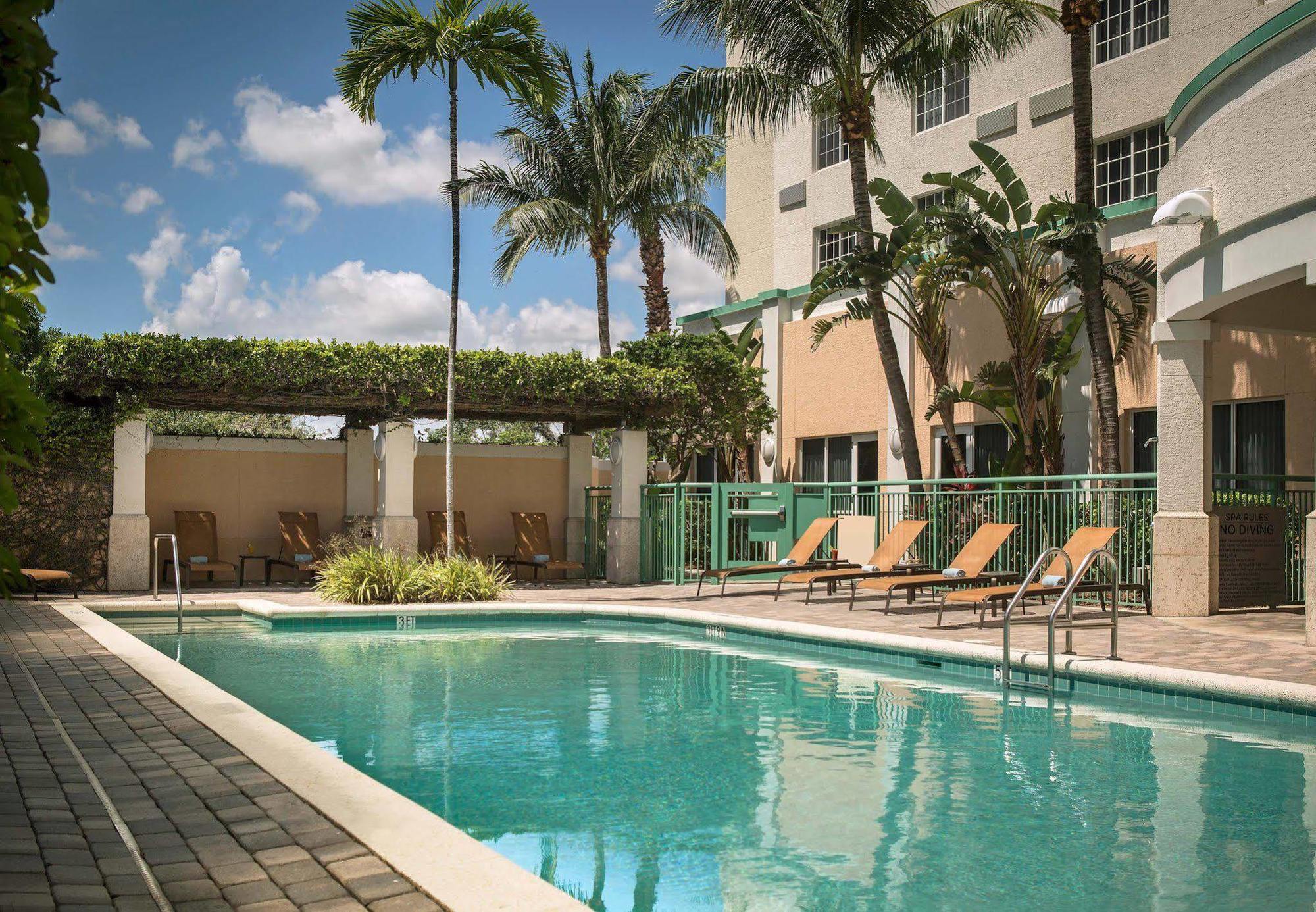 Courtyard By Marriott Fort Lauderdale Airport & Cruise Port Dania Beach Kültér fotó